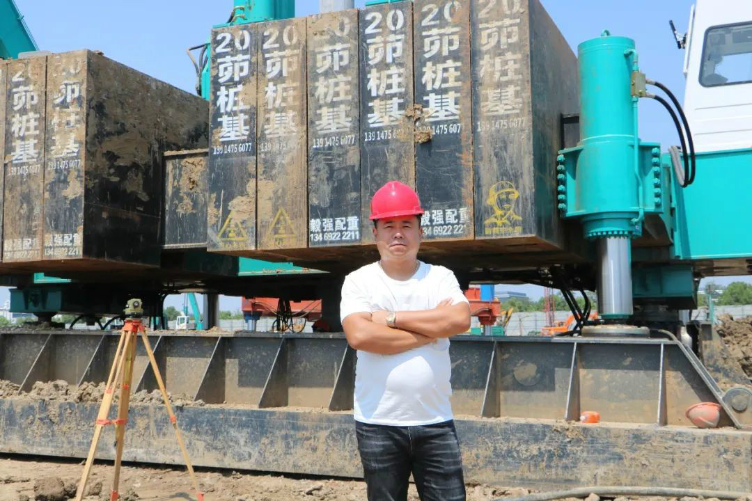 液压静力压桩机从1台到21台，他只用了8年！