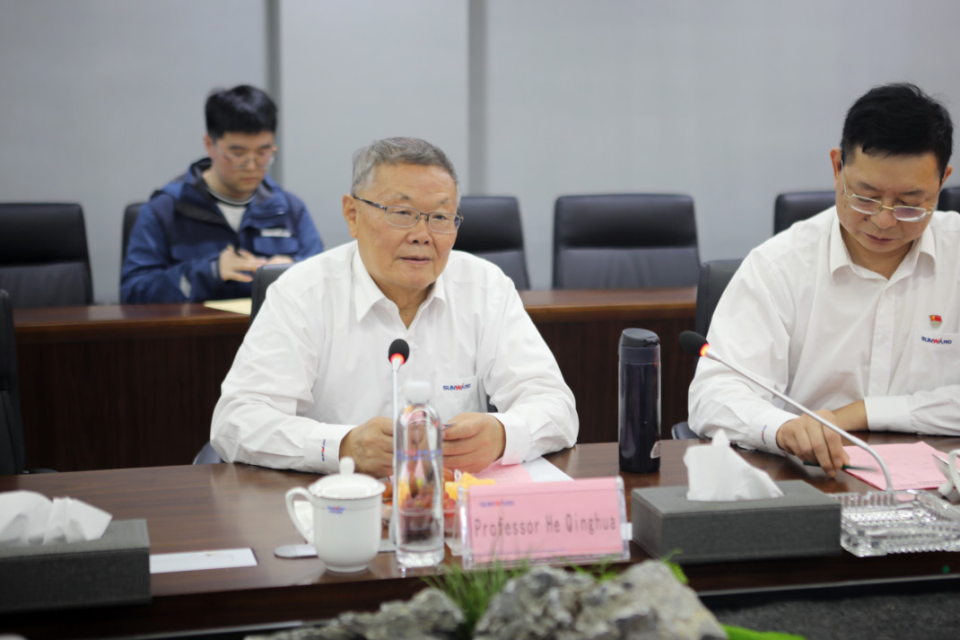 老挝长沙总领事本·印塔巴迪考察GA黄金甲智能