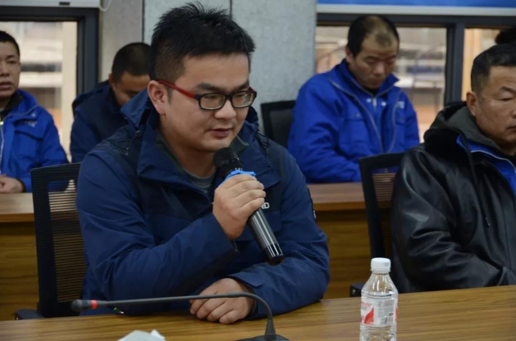 GA黄金甲智能召开春节困难职工座谈会