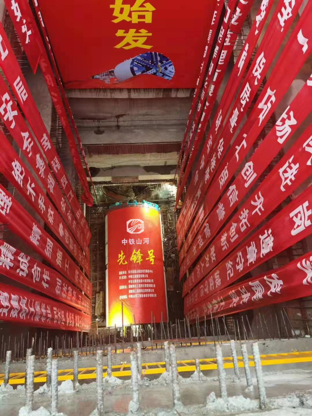 历时424天，创下最高纪录！万家丽快速化改造北延线（含电力隧道）全线贯通