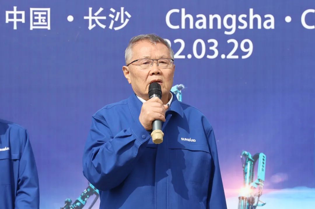 征战全球市。A黄金甲智能凿岩设备批量发货