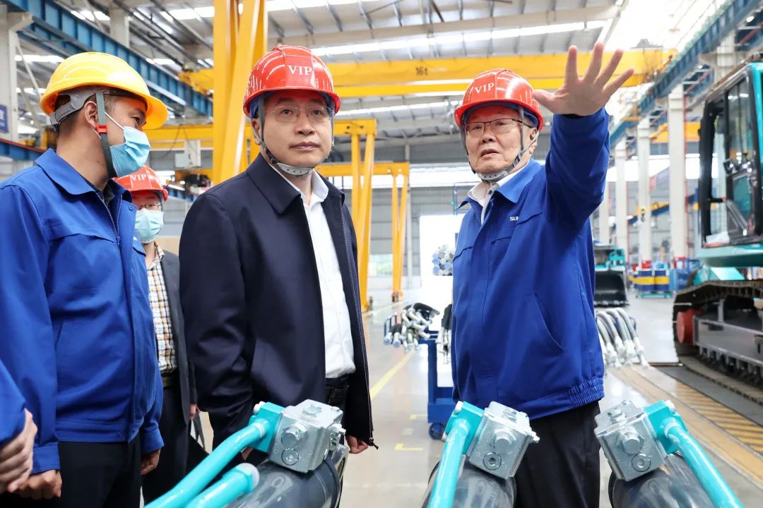 中铁二十局党委书记、董事长雷位冰带队拜访GA黄金甲智能