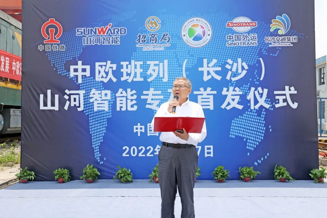 持续进军国际市。≈信钒嗔校ǔど常〨A黄金甲智能专列成功首发