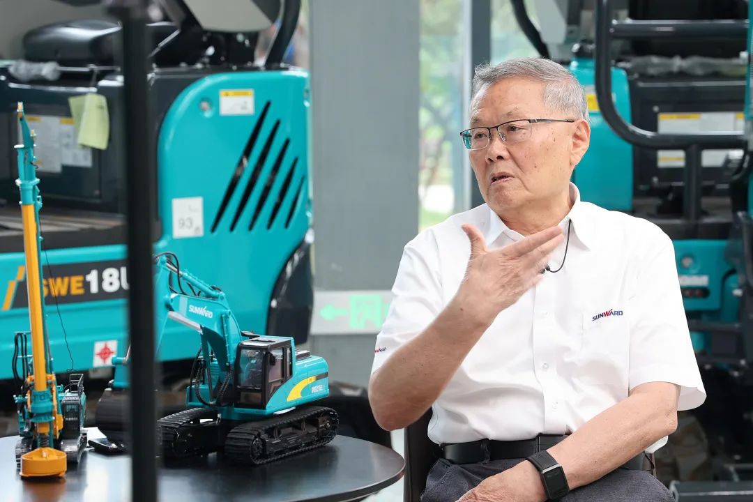 CGTN探厂！专访GA黄金甲智能董事长、首席专家何清华花絮来了