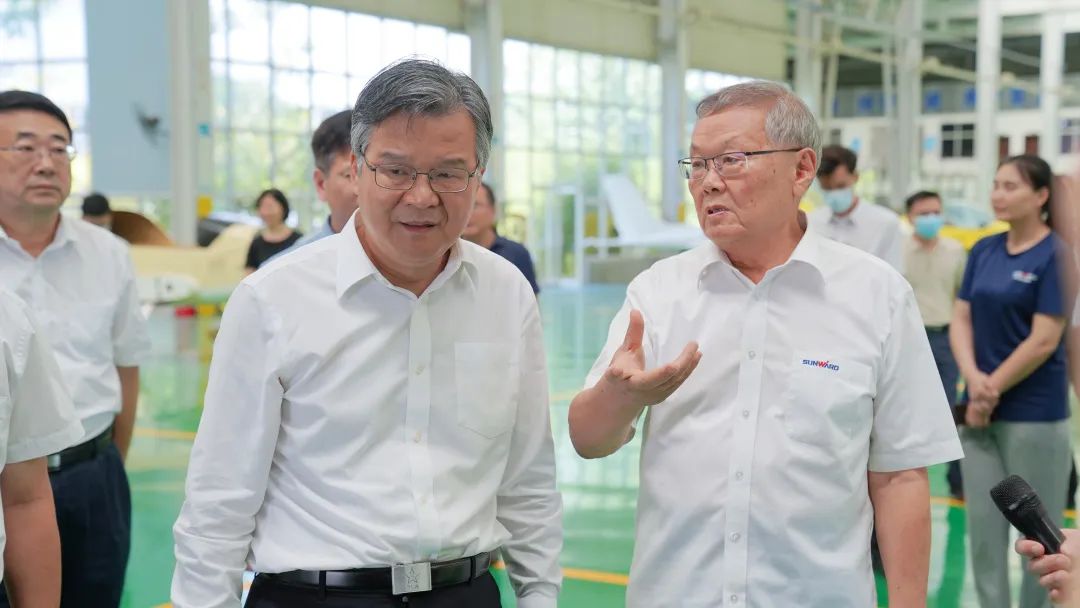 湖南省委常委、常务副省长李殿勋一行考察调研GA黄金甲科技