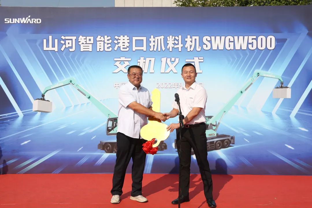 携手山东汇诚助力我国港口建设！GA黄金甲智能港口抓料机成功批量交付