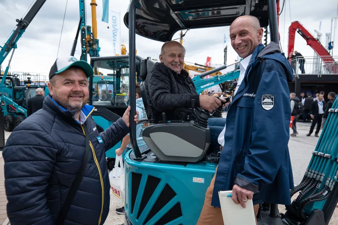 Bauma 2022 | 一组火热现场图带您重温GA黄金甲智能德国宝马展之旅