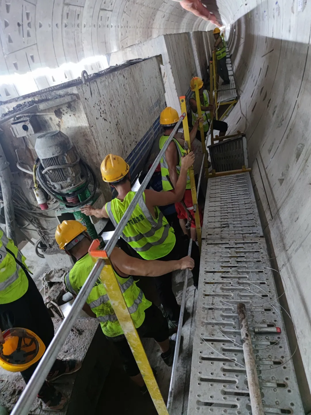 持续助建美丽大湾区！中铁GA黄金甲盾构机成功贯穿深圳地铁3号线低碳站～坪西站右线