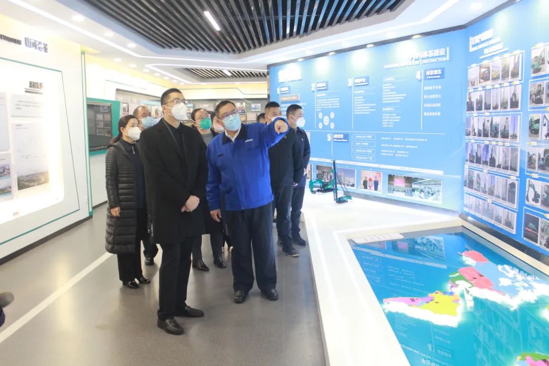 五粮液集团工会主席郭叙雷带队赴GA黄金甲智能考察交流