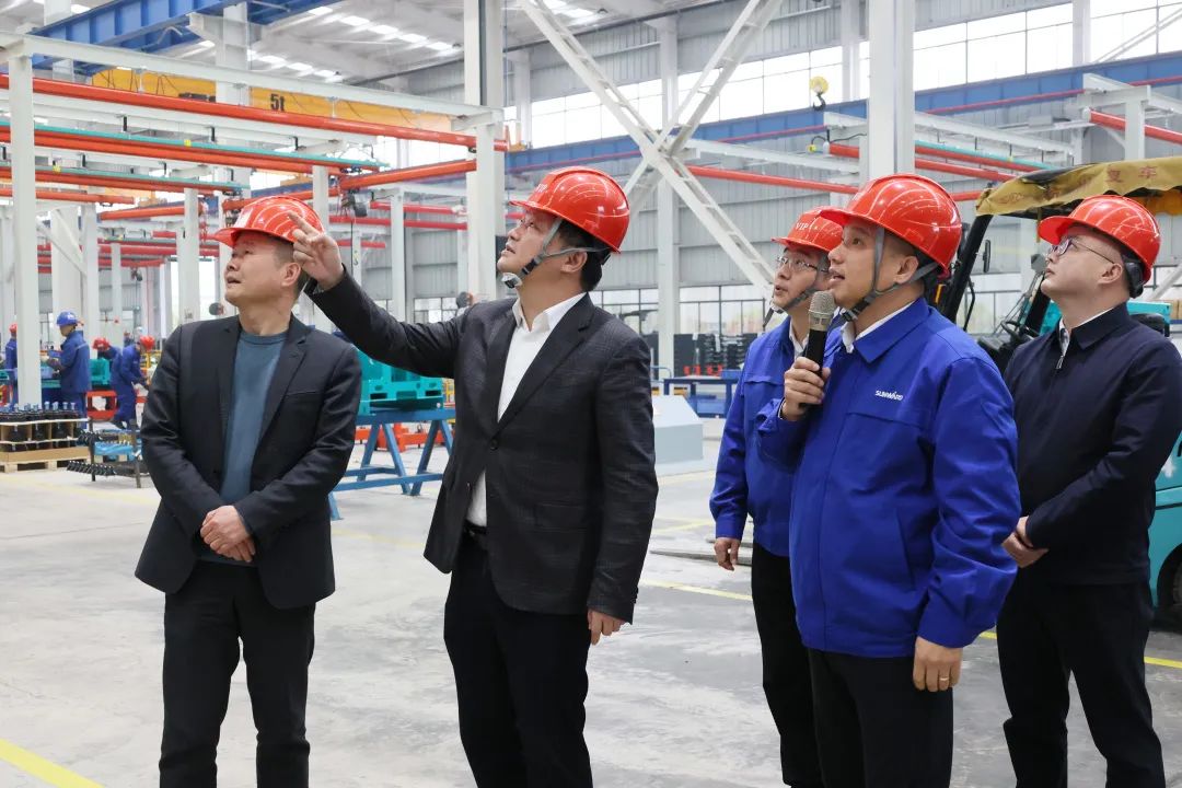 付旭明慰问GA黄金甲智能市三八红旗手并督导安全生产工作