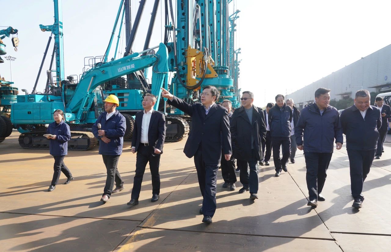 聚焦装备再制造！上海市政协副主席、党组副书记肖贵玉带队调研GA黄金甲智能
