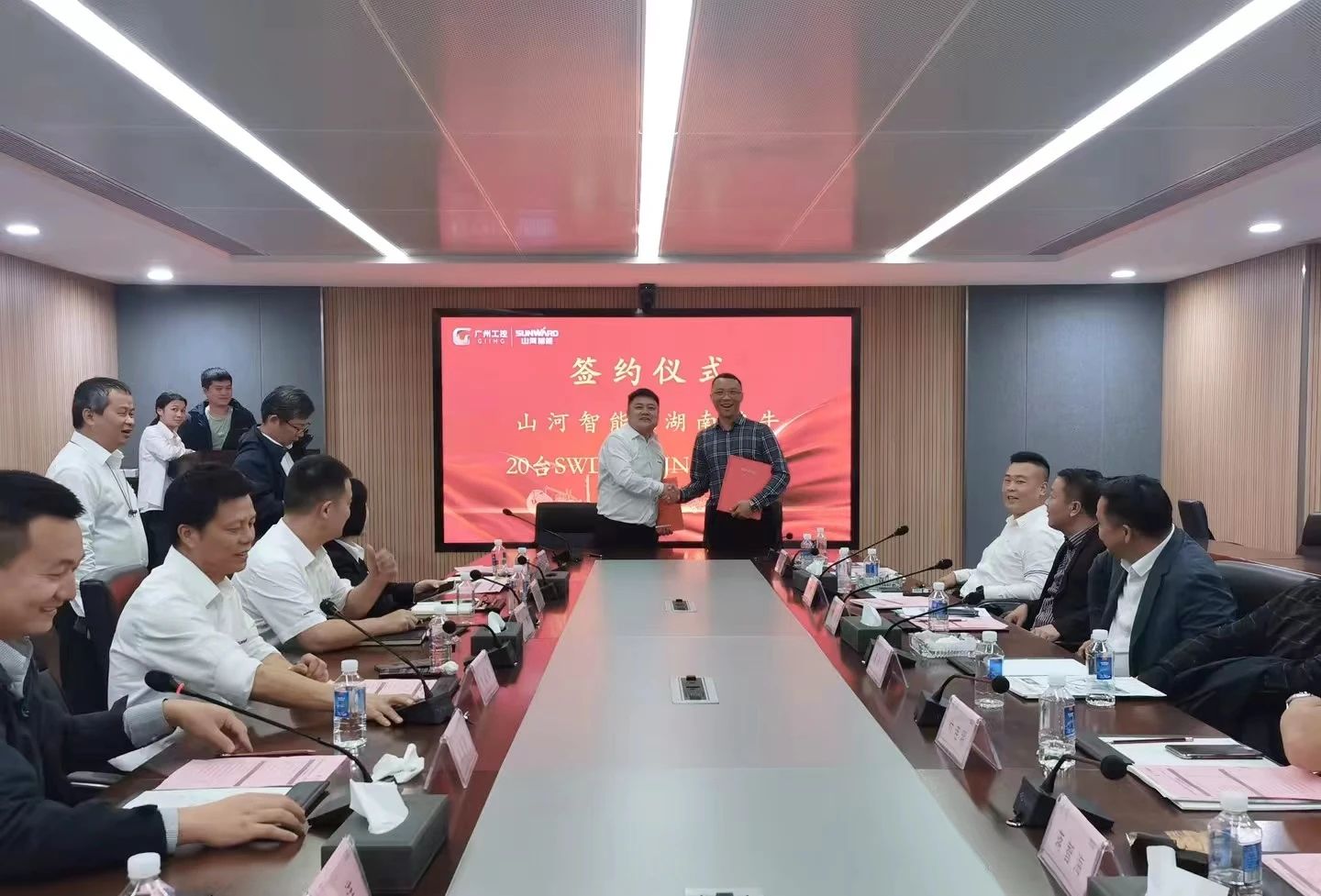 行业寒冬现暖阳！现场签购20台旋挖钻机，GA黄金甲智能携手湖南骏牛助力国家电网项目建设