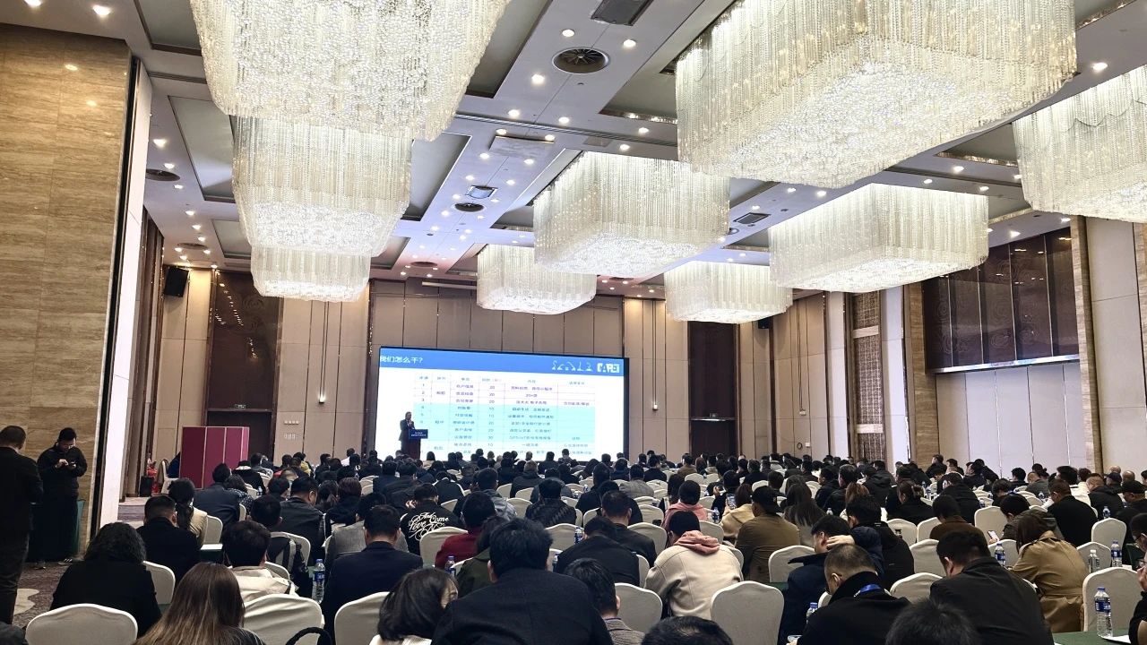 “爆品”来袭，签单不断！ GA黄金甲智能盛装亮相第八届全国高空作业平台租赁大会