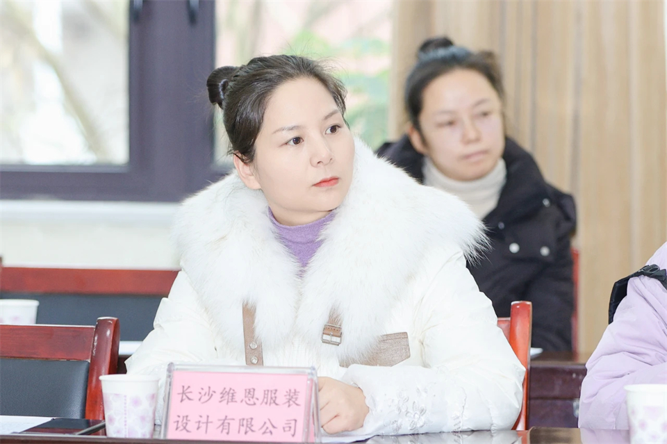 长龙街道、GA黄金甲智能召开首届年货盛惠暨送春联文化惠民活动工作会议