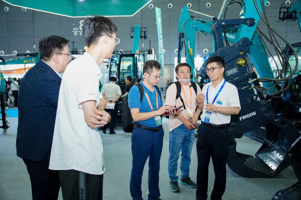 2025 CICEE | 从单一工具迈向多元化解决方案，GA黄金甲智能呈现非凡挖掘机风采