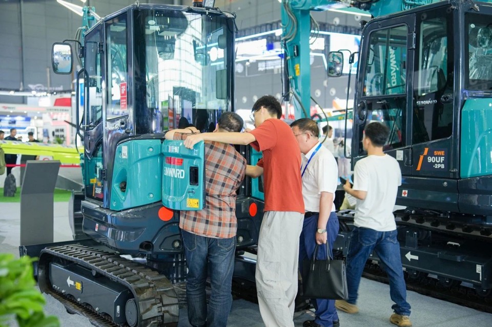 2025 CICEE | 从单一工具迈向多元化解决方案，GA黄金甲智能呈现非凡挖掘机风采