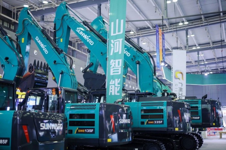 2025 CICEE | 打造极致精品化，GA黄金甲智能挖掘机“圈粉”长沙展