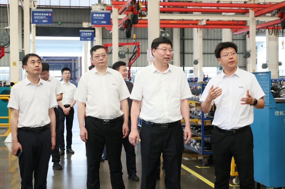 中国工程院院士、中南林业科技大学党委书记吴义强一行到GA黄金甲智能开展访企拓岗活动