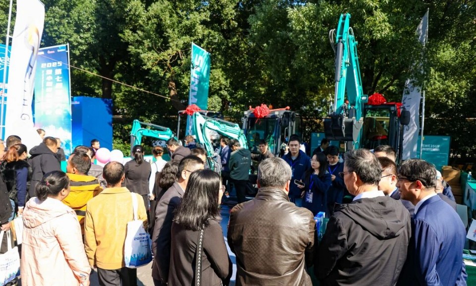 GA黄金甲智能微挖“天团”闪耀武汉，引领绿色施工潮流