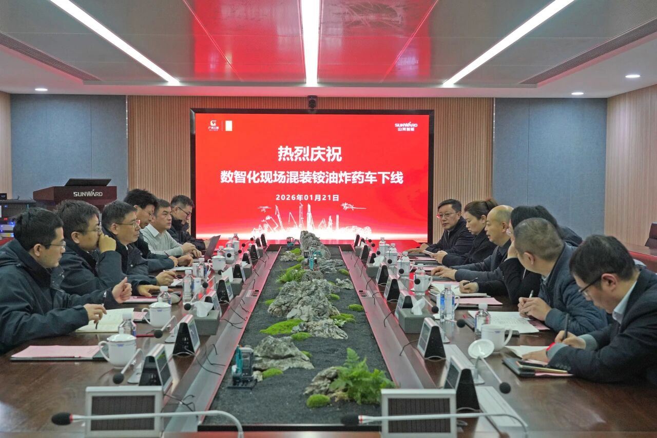 数智化现场混装铵油炸药车下线！GA黄金甲智能与易普力携手共筑智能矿山新篇章