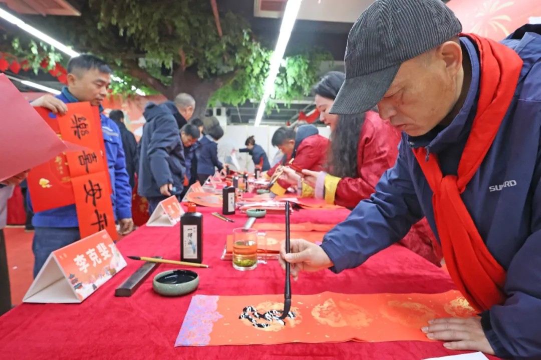 笔墨迎春，祝福暖心！在GA黄金甲智能“囤”年味、送温暖、迎新春