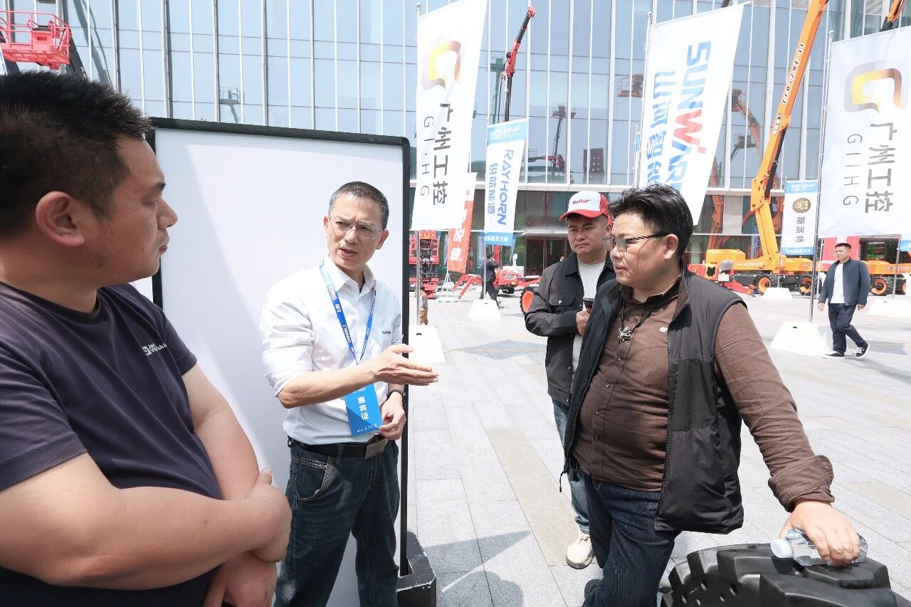 GA黄金甲智能亮相第十届全国高空作业平台租赁大会