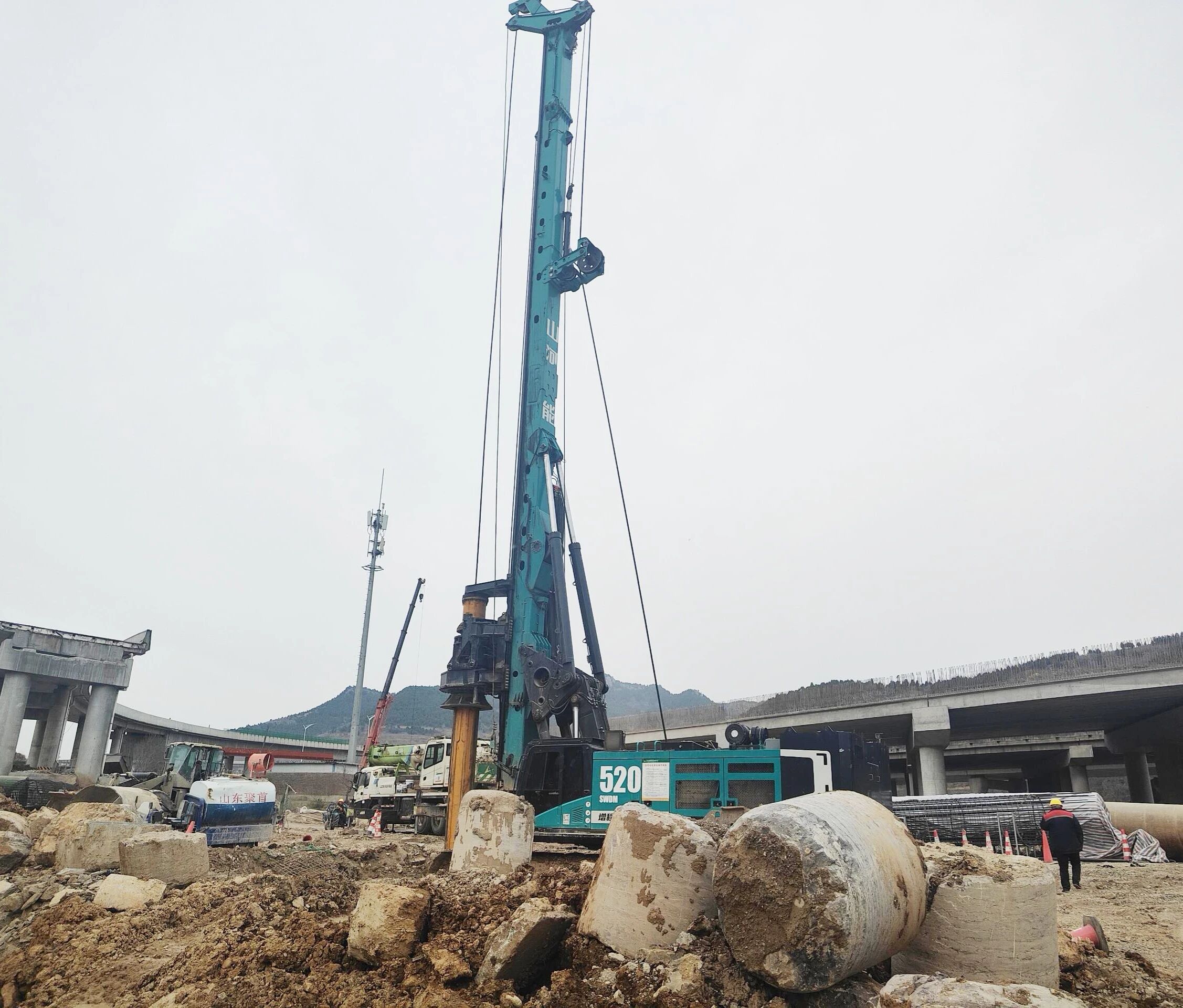 “亮剑”济南绕城改扩建项目，GA黄金甲智能增程式电动旋挖钻机高效入岩受好评